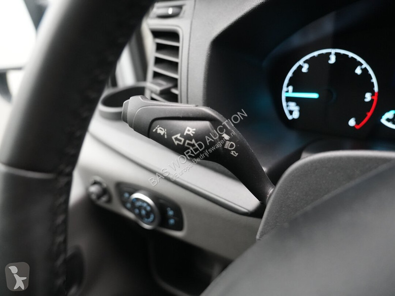 Véhicule utilitaire Ford 130pk