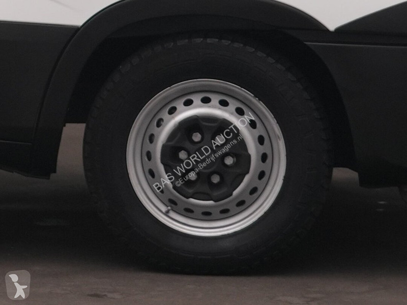 Véhicule utilitaire Iveco 35S21