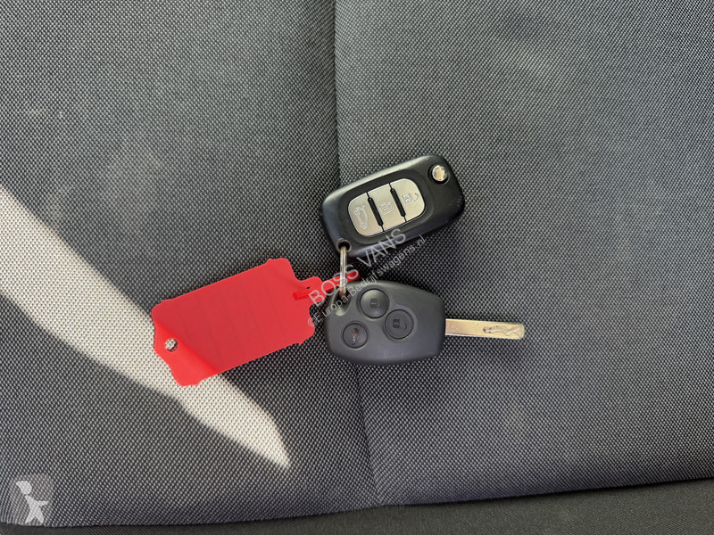 Véhicule utilitaire Renault 2.3DCi 135PK