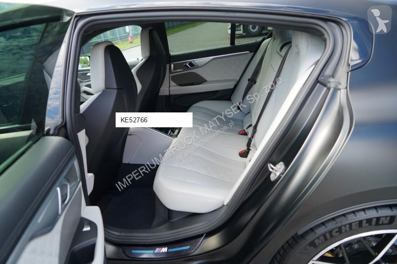 Véhicule utilitaire BMW M8