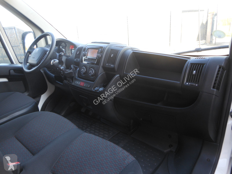 Véhicule utilitaire Peugeot 435 L4H2 2.2...