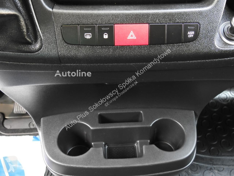 Véhicule utilitaire Peugeot BOXER FURGON...