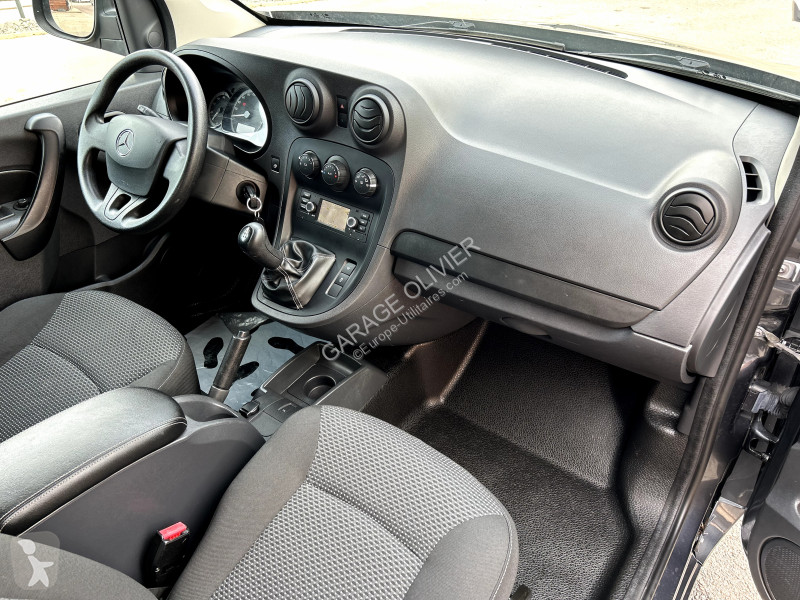 Véhicule utilitaire Mercedes Compact 109 1.5...