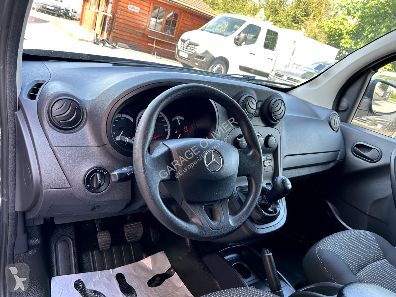 Véhicule utilitaire Mercedes Compact 109 1.5...