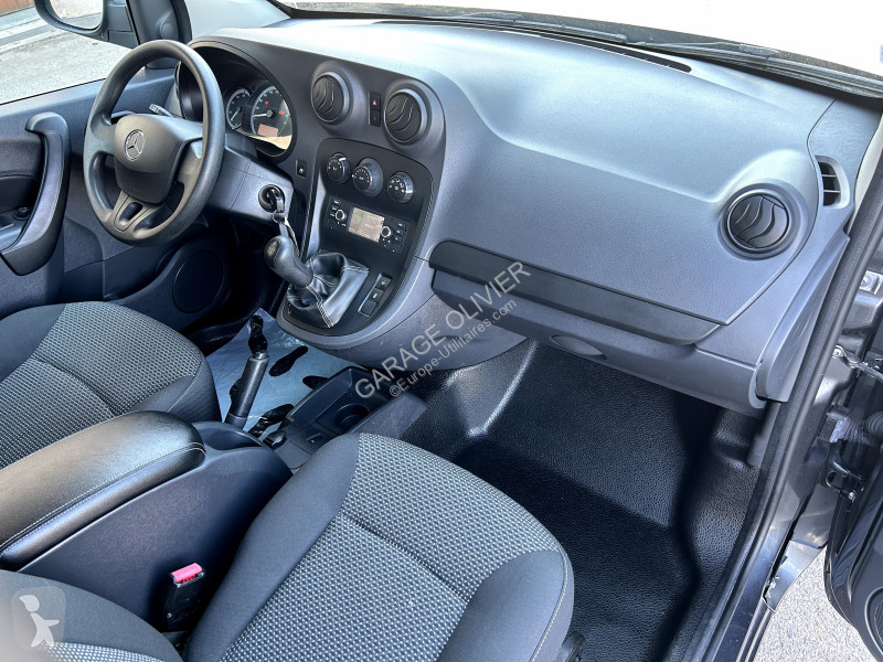 Véhicule utilitaire Mercedes Compact 109 1.5...