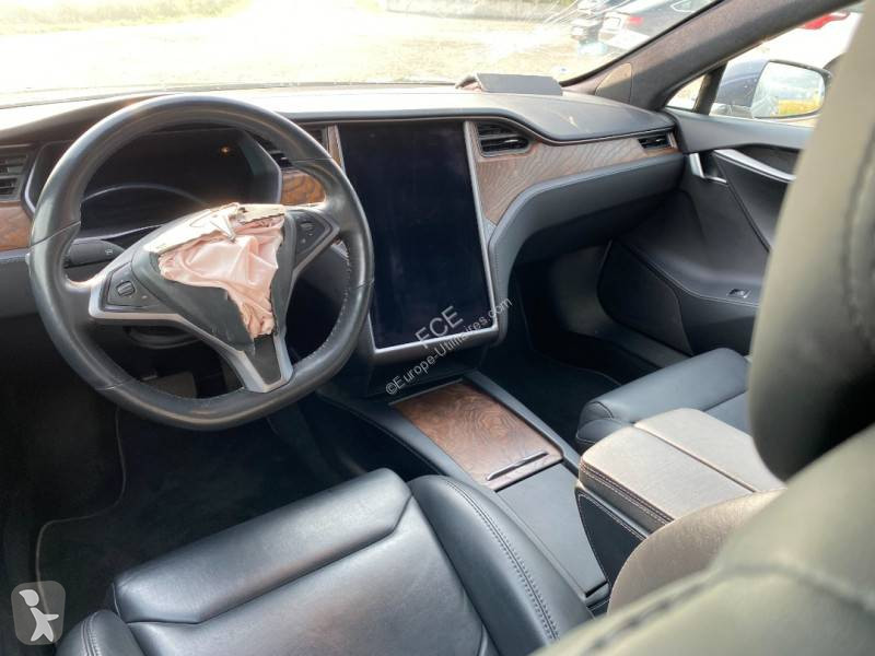 Véhicule utilitaire Tesla