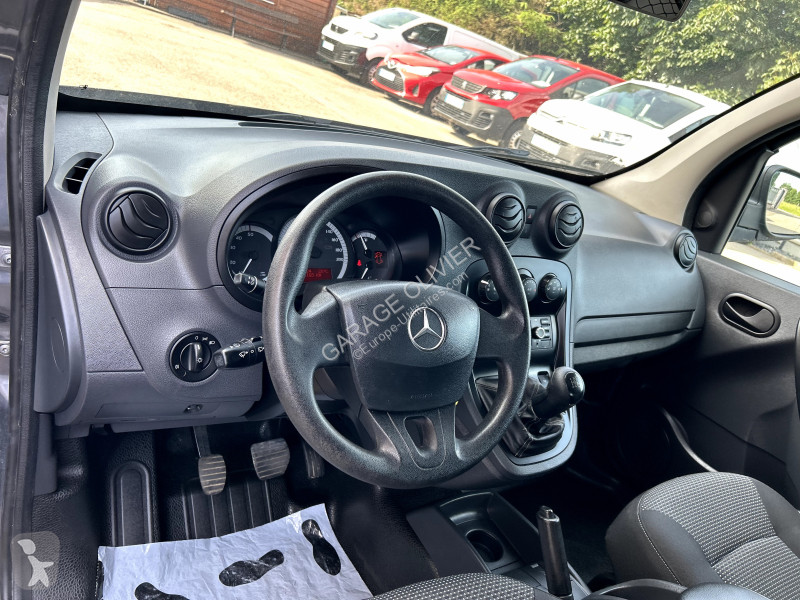 Véhicule utilitaire Mercedes Compact 109 1.5...