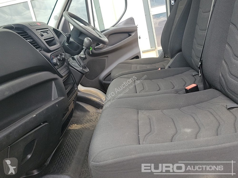Véhicule utilitaire Iveco 35S11