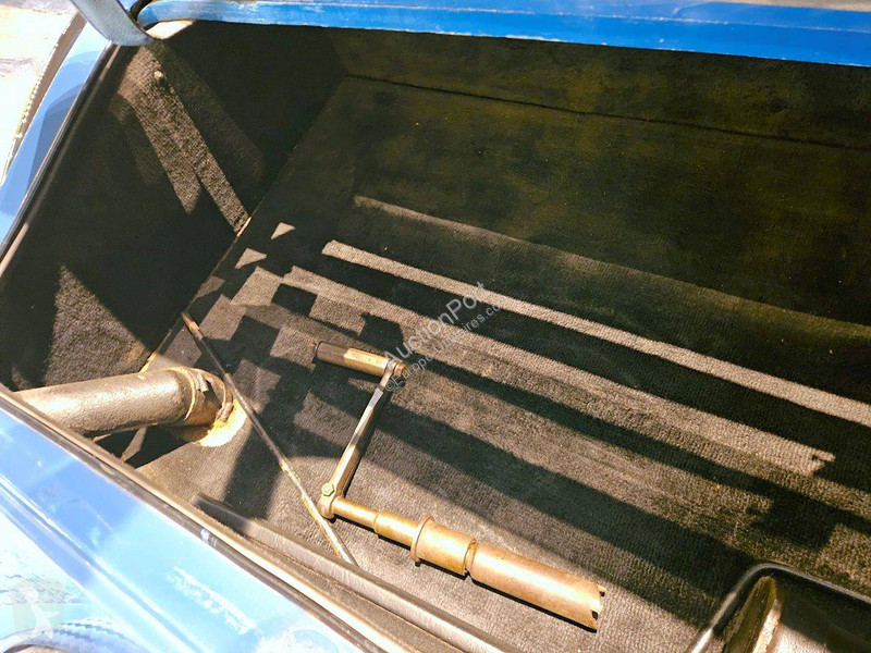 Veicolo commerciale   D6 - 70 Chapron (RHD)