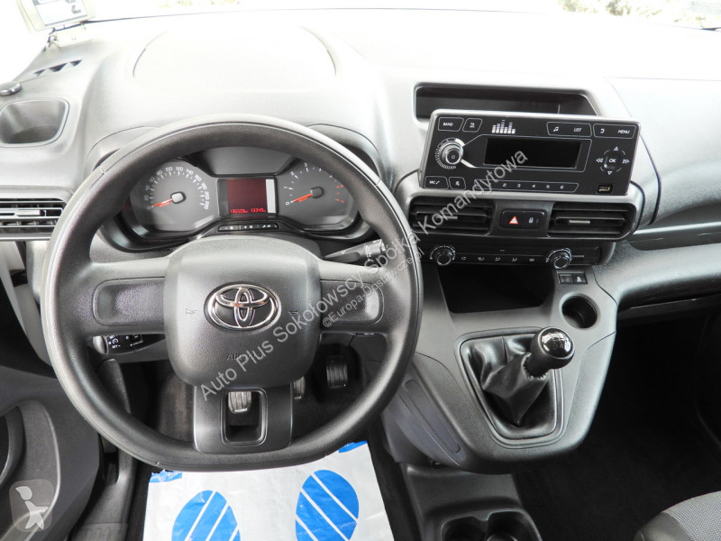 عربة نفعية Toyota CITY