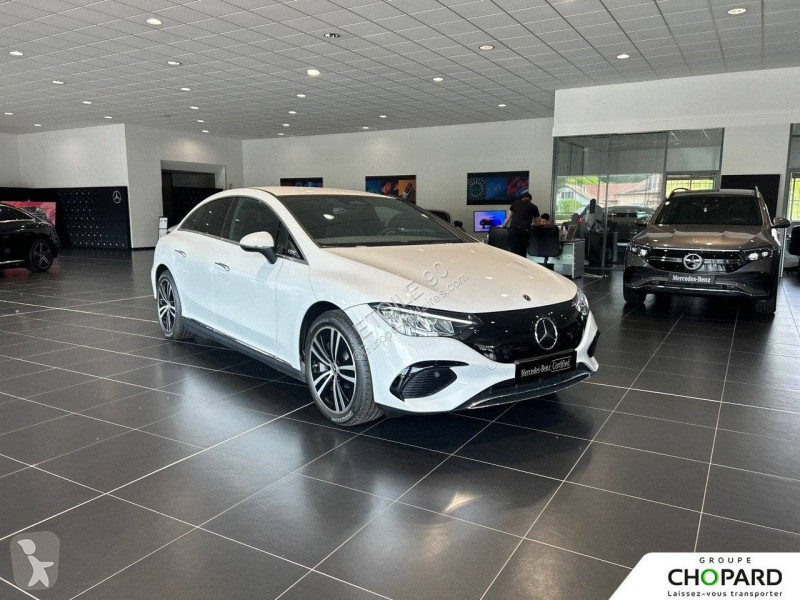 عربة نفعية Mercedes EQE 300