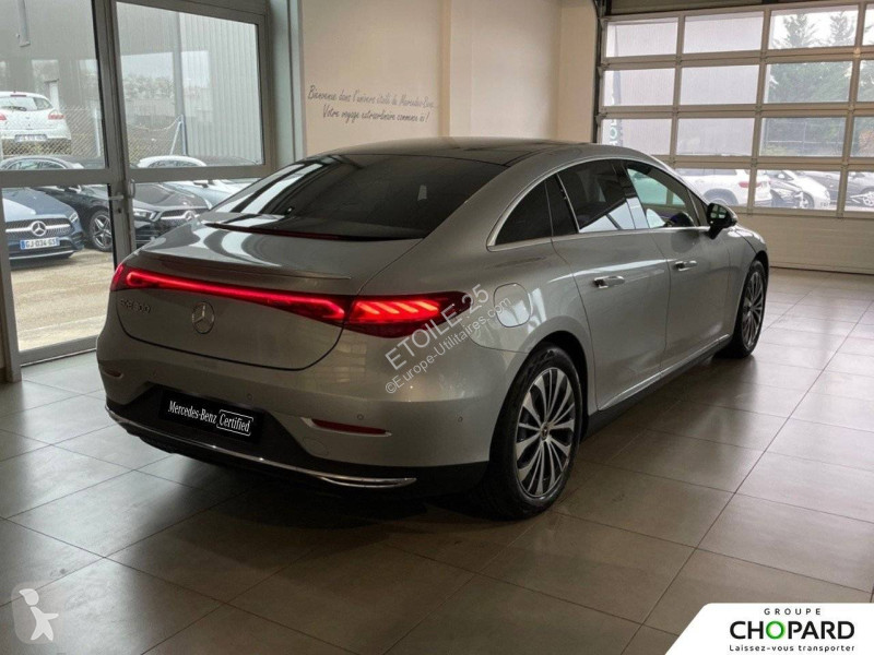 عربة نفعية Mercedes EQE 300