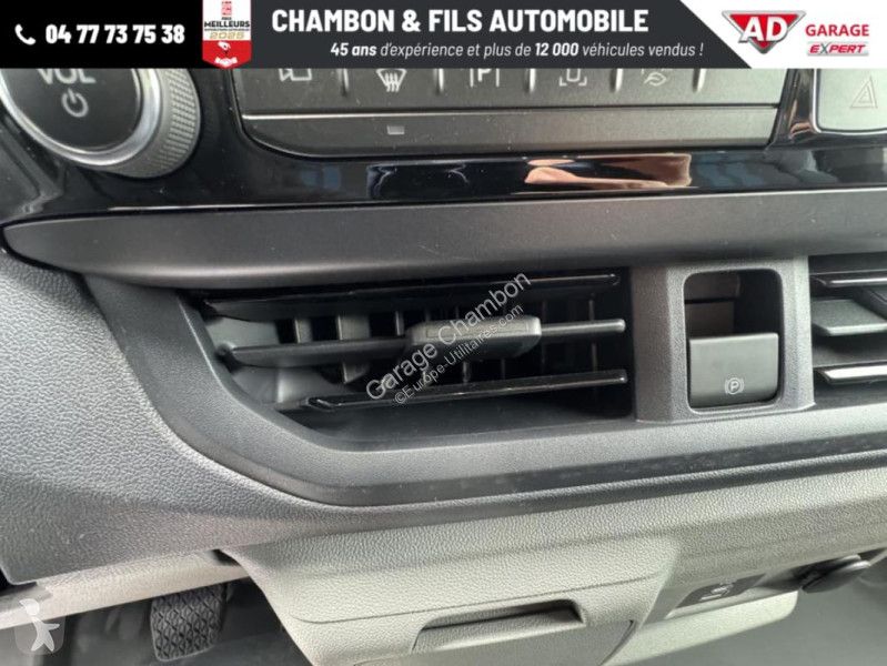 Samochód dostawczy Ford FOURGON 320 L1H1 2.0...