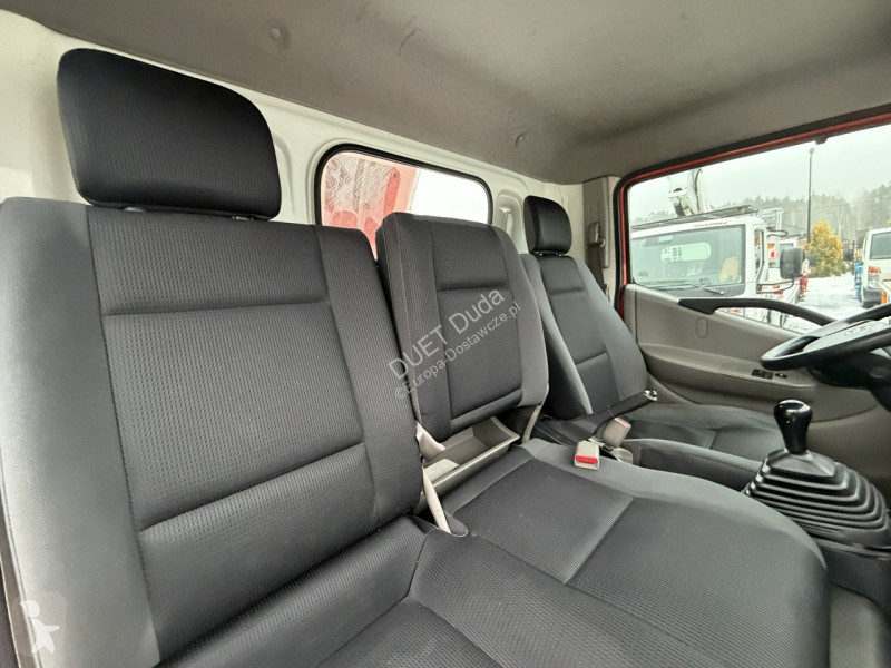 عربة نفعية Nissan
