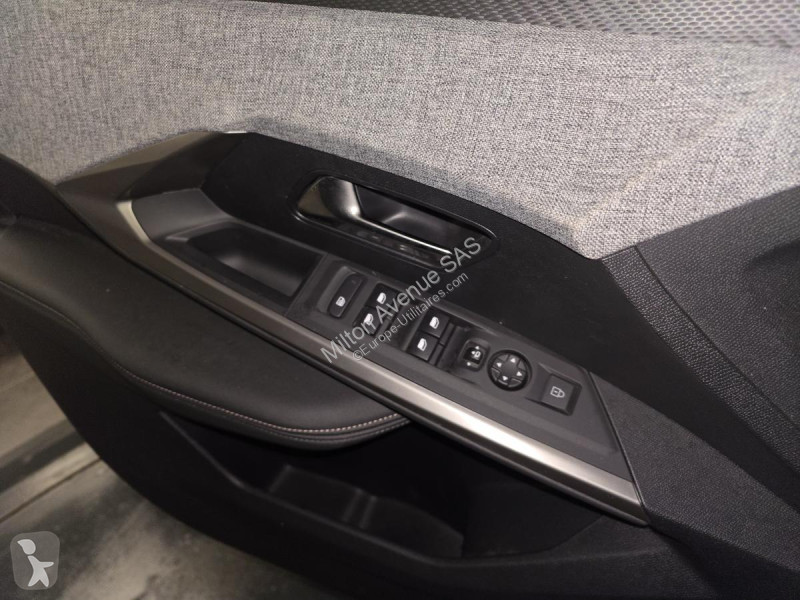 عربة نفعية Peugeot 5008 1.2i Hybrid -136 - BV...