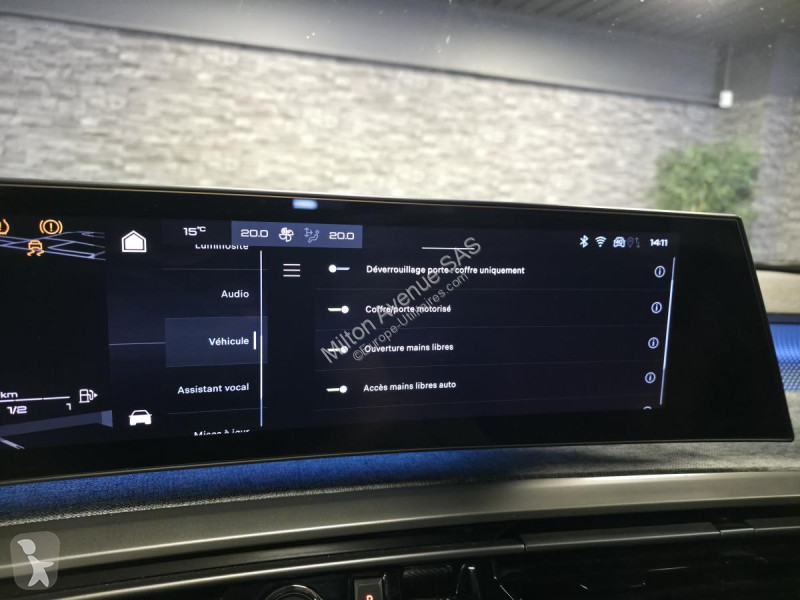 Véhicule utilitaire Peugeot 3008 1.2i Hybrid...