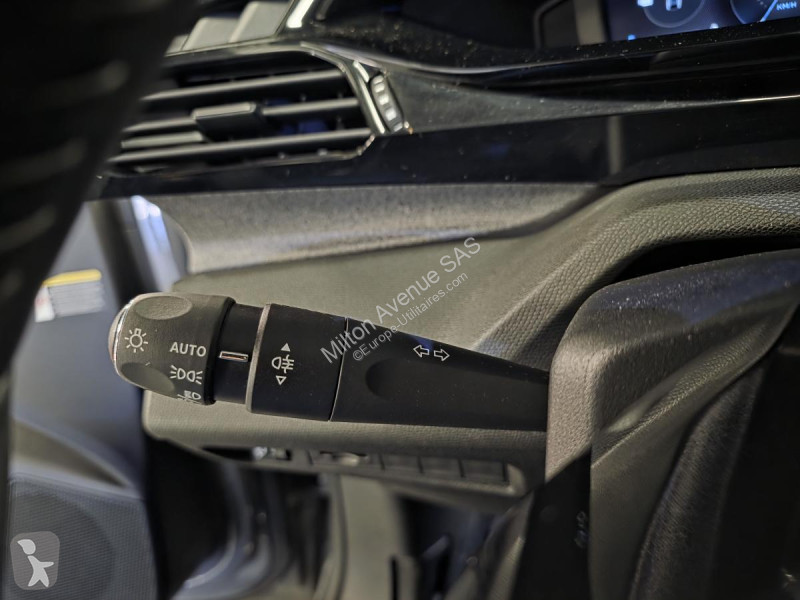Véhicule utilitaire Peugeot 408 1.2i Hybrid...