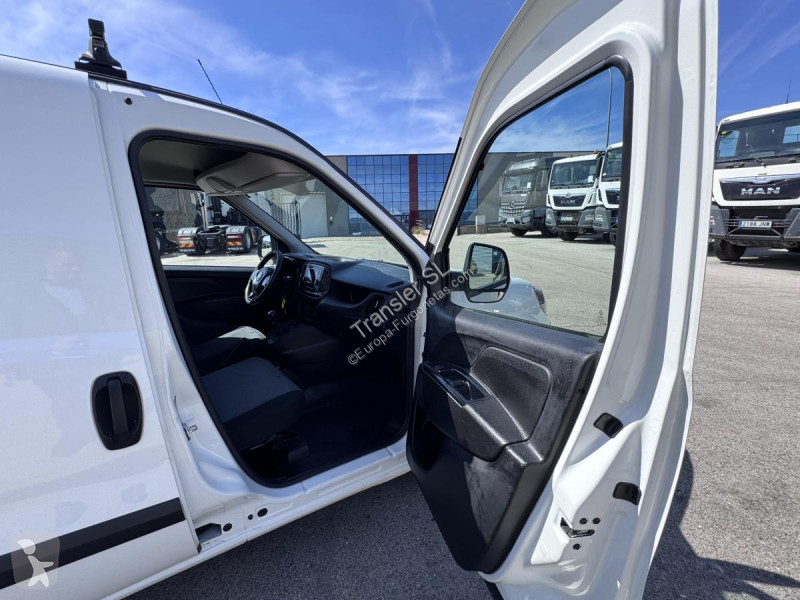 عربة نفعية Fiat  DOBLO