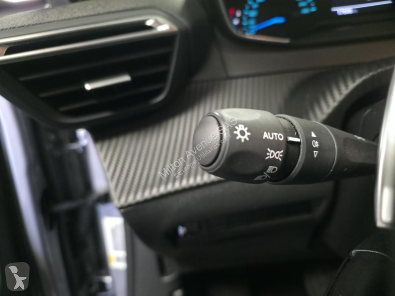 Peugeot 2008 1.2i Hybrid - 136 - BV e-DCS6  II...