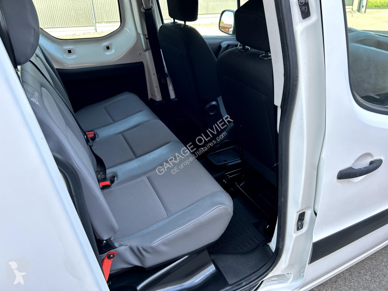 Véhicule utilitaire Peugeot Long Cabine...