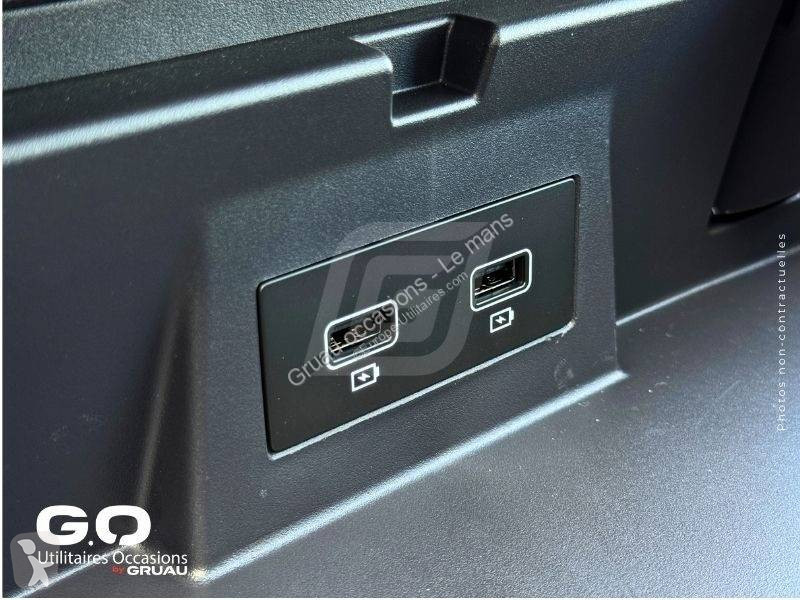 Véhicule utilitaire Nissan