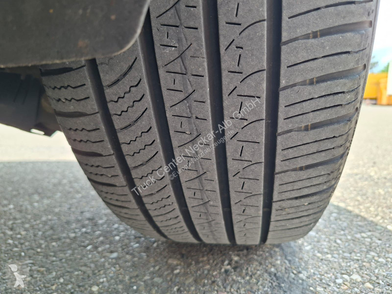 Samochód dostawczy Land Rover R-Dynamic S 200...