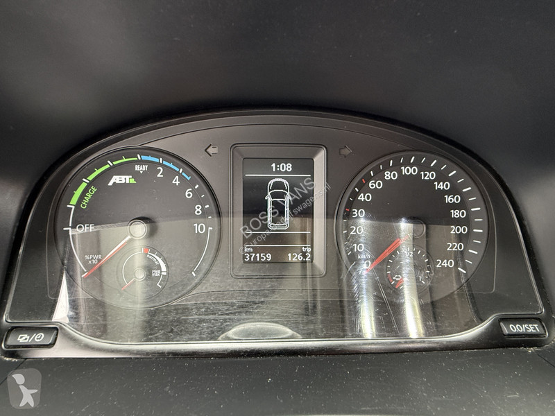Samochód dostawczy Volkswagen 37kWh 113PK L2H1...