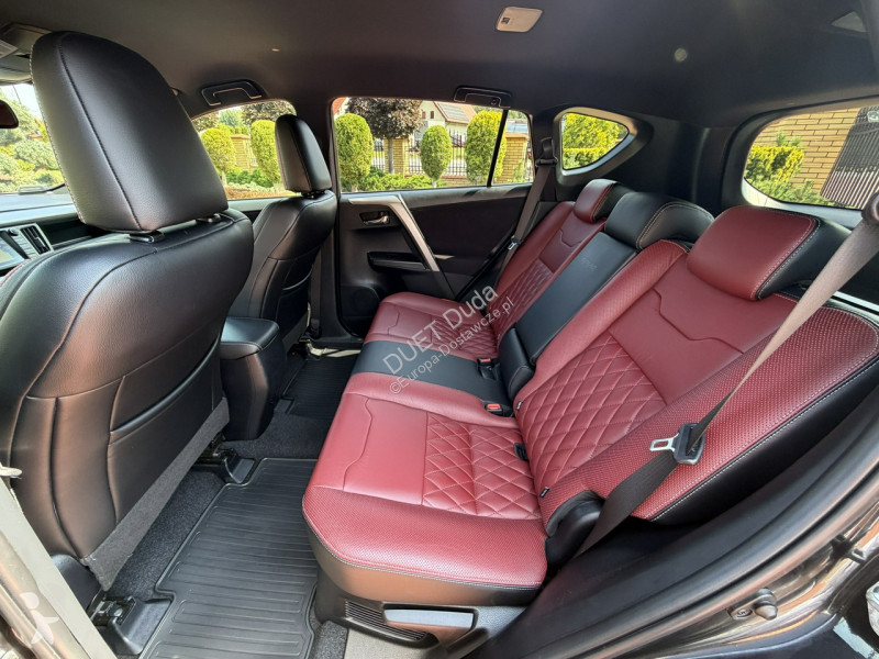 Samochód dostawczy Toyota RAV-4