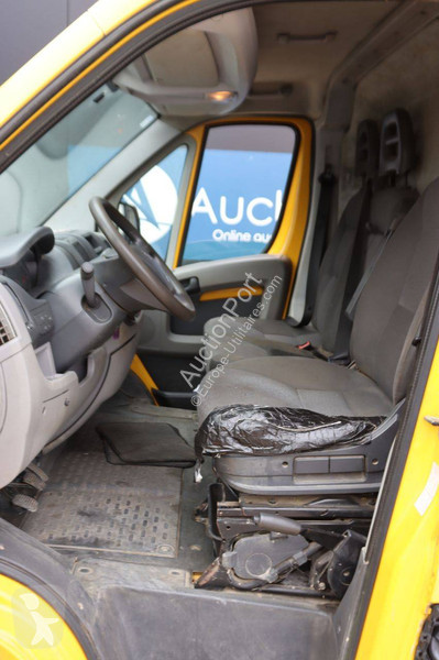 Véhicule utilitaire Peugeot