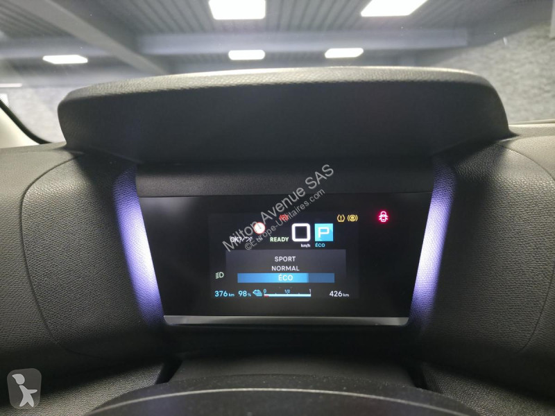 Véhicule utilitaire Citroën C4 X ë-136  E-Séries