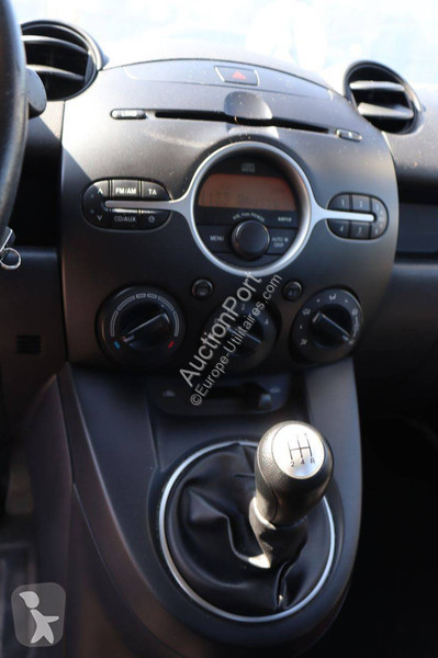 Samochód dostawczy Mazda  2