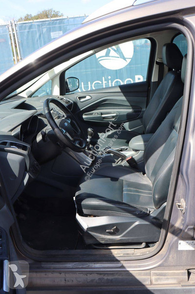 Véhicule utilitaire Ford Grand