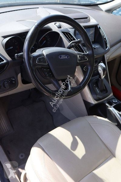 Véhicule utilitaire Ford Grand