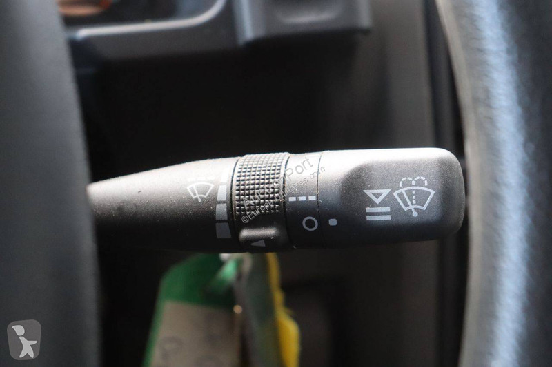 Véhicule utilitaire Land Rover V8