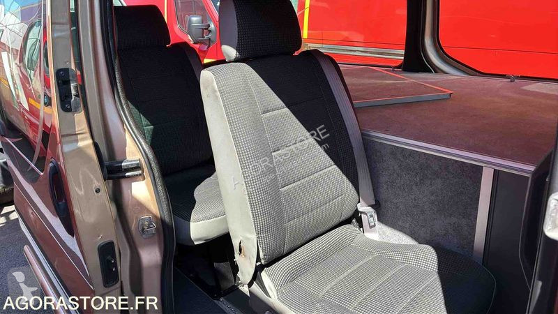 Véhicule utilitaire Opel VIVARO