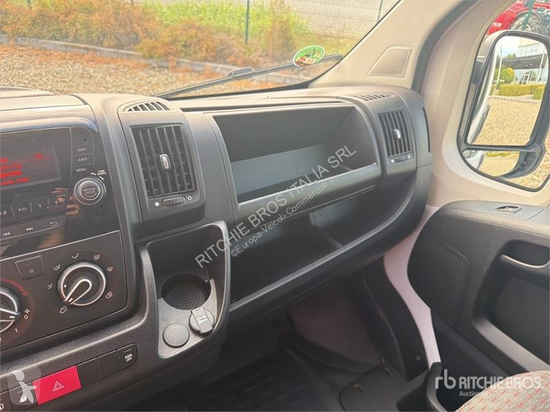 Véhicule utilitaire Opel 2.2