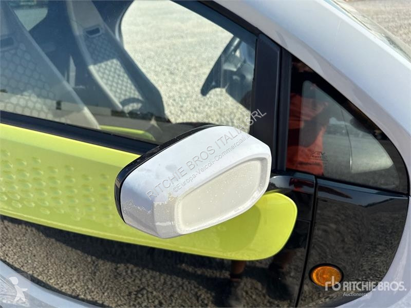 Лекотоварен автомобил  XEV Yoyo