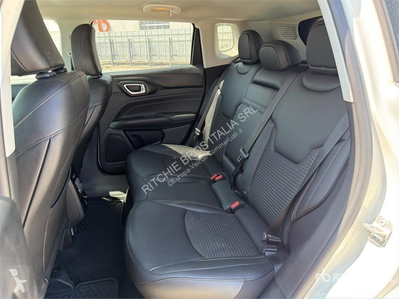 Лекотоварен автомобил Jeep 1.3
