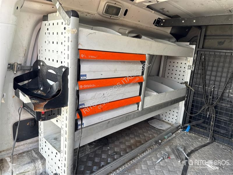 Комерційні автомобілі Volkswagen Cargo Van