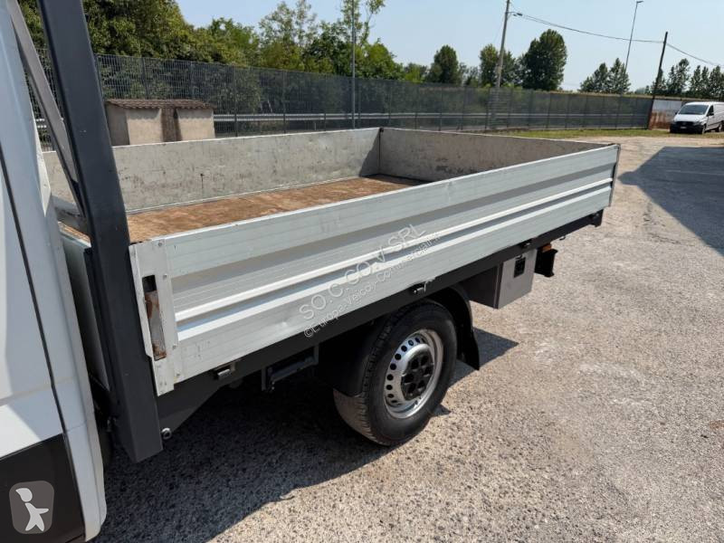 Лекотоварен автомобил Iveco 35S12