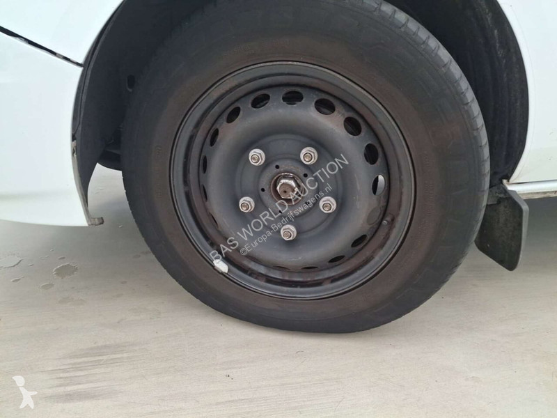 Лекотоварен автомобил Ford 340 1.0 L1H1 PHEV Tr...