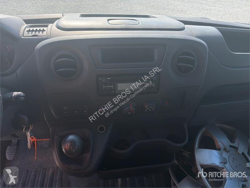 Furgoneta Nissan Cargo Van