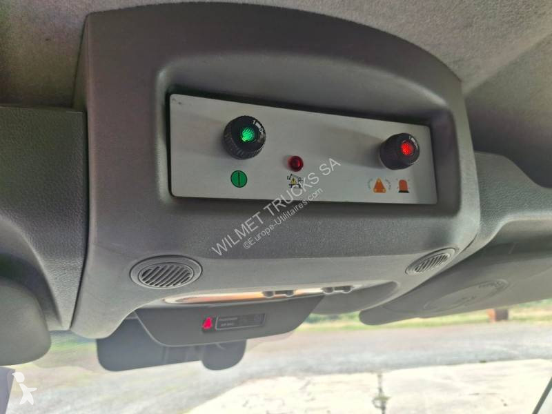 Véhicule utilitaire Renault 2.3 DCI 145