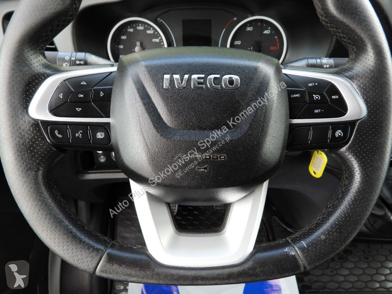 Véhicule utilitaire Iveco 50C18 DAILY