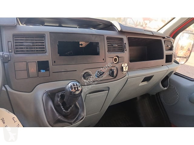 Коммерческий автомобиль Ford TRANSIT