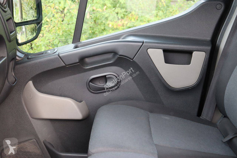 Véhicule utilitaire Nissan