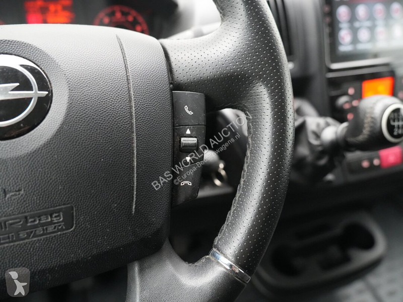 Véhicule utilitaire Opel 140PK
