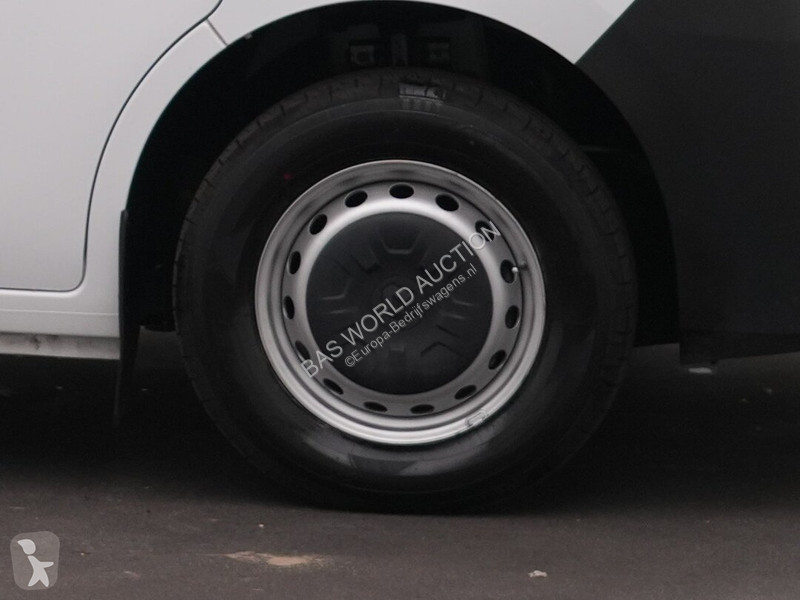 Véhicule utilitaire Renault 145PK