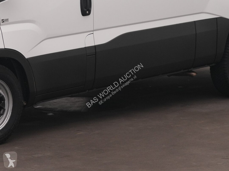 Véhicule utilitaire Iveco 35S21