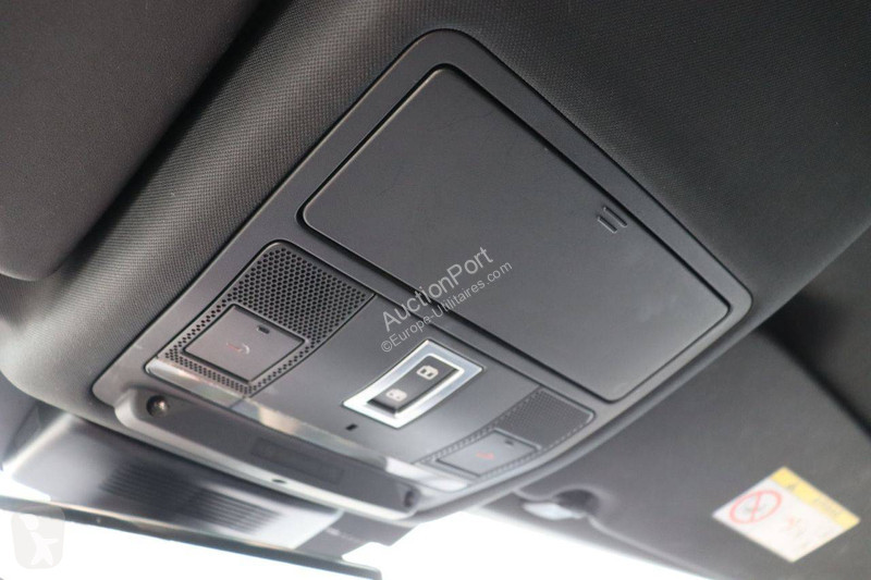 Véhicule utilitaire Land Rover D180 Sport
